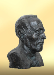 Zdjęcie pokazujące popiersie Witolda Gombrowicza