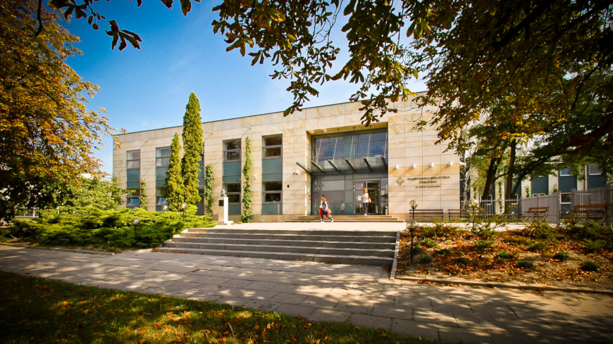 Zdjęcie budynku biblioteki.