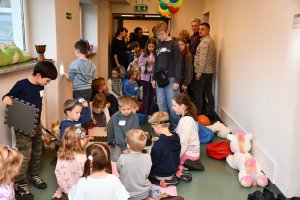 Na zdjęciu dzieci biorące udział w&nbsp;Nocy Bibliotek