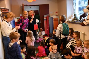 Na zdjęciu dzieci biorące udział w&nbsp;Nocy Bibliotek