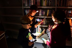 Na zdjęciu dzieci biorące udział w&nbsp;Nocy Bibliotek