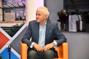 Na zdjęciu dorośli biorące udział w&nbsp;Nocy Bibliotek