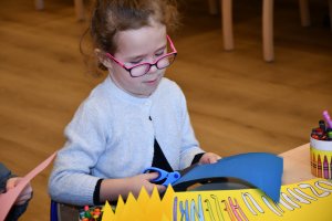 Na zdjęciu dzieci w&nbsp;czasie urodzin