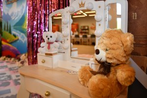 Na zdjęciu dzieci w&nbsp;czasie urodzin