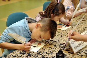 Warsztaty papiernicze dla dzieci ze szkół podstawowych (15.05.2019)