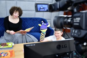 Aktorzy Beata Przeniczna i Dawid Żłobiński.