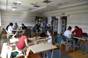 Uczestnicy grający w&nbsp;gry planszowe