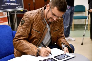 Michał Gołkowski wraz z&nbsp;prowadzacy Wojciechem Szotem