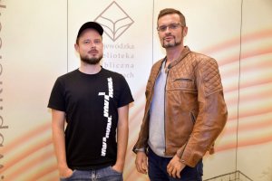Michał Gołkowski wraz z&nbsp;prowadzacy Wojciechem Szotem