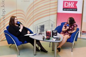 Anna Kańtoch wraz z&nbsp;prowadzącą spotkanie.