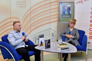 Zbigniew Masternak z&nbsp;prowadzącą spotkanie