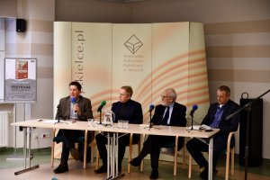 Na zdjęciu członkowie panelu dyskusyjnego.