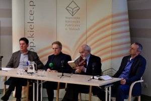 Na zdjęciu członkowie panelu dyskusyjnego.