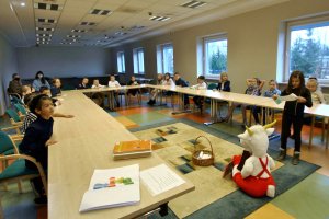 Na zdjęciu dzieci w czasie uroczystości