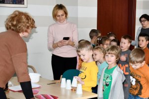 Na zdjęciu dzieci w czasie zajęć.