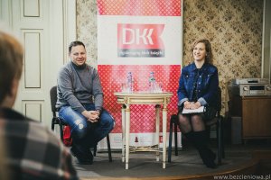 Na zdjęciu Przemysław Semczuk z&nbsp;oraz uczesnicy spotkania