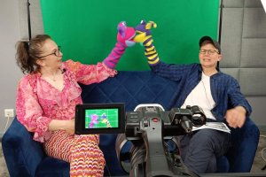 Na zdjęciu aktorzy wcielający się w role pacynek.