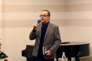 Na zdjęciu dyrektor bibliotek Andrzej Dąbrowski.