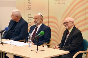 Na zdjęciu Andrzej Rembalski, prof. Adam Massalski i dr. Cezary Jastrzębski.