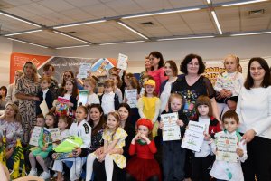 Na zdjęciu uczestnicy konkursu.