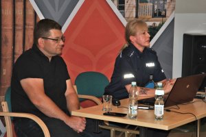 Na zdjęciu policjanci.