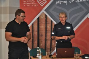 Na zdjęciu policjanci.