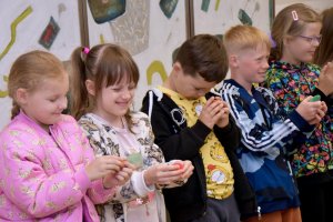 Na zdjęciu dzieci w czasie zajęć.