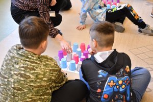 Na zdjęciu dzieci w&nbsp;czasie zajęć.