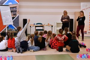 Na zdjęciu dzieci w&nbsp;czasie zajęć.