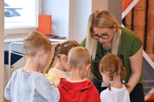 Na zdjęciu dzieci w&nbsp;czasie zajęć.