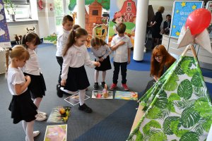 Na zdjęciu dzieci w&nbsp;czasie zajęć.