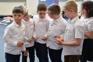 Na zdjęciu dzieci w&nbsp;czasie zajęć.