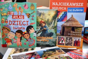 Na zdjęciu prace plastyczne wykonywane przez dzieci