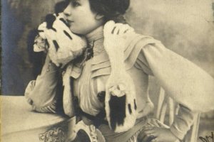 zabytkowa pocztówka z okazji dnia kobiet